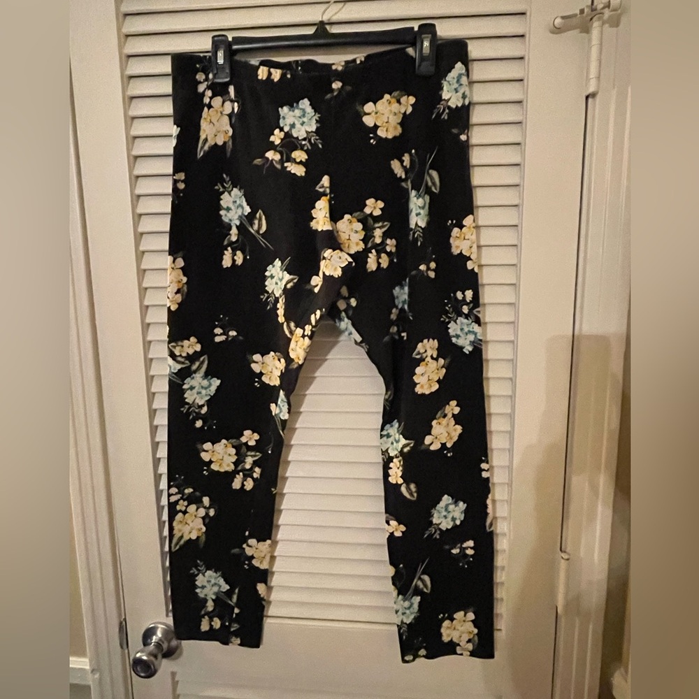 a.n.a Black Floral Leggings with Yellow and Light Blue Blossoms